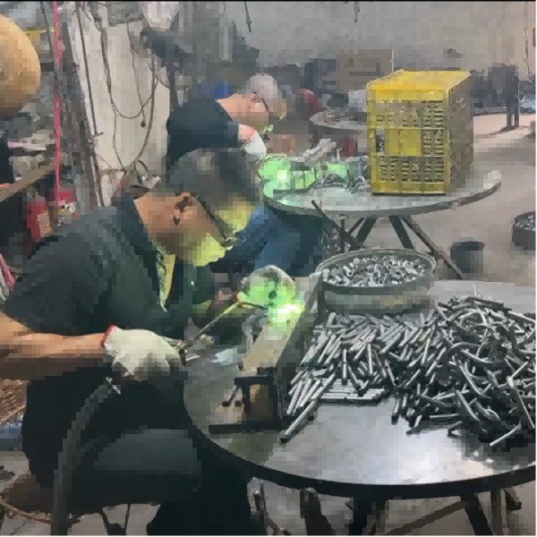 Täpsus igas kõveras: kui tugev valgustus käsititab vastupidavaid metallitorusid globaalsetele valgustusklientidele