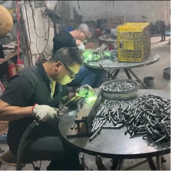 Täpsus igas kõveras: kui tugev valgustus käsititab vastupidavaid metallitorusid globaalsetele valgustusklientidele